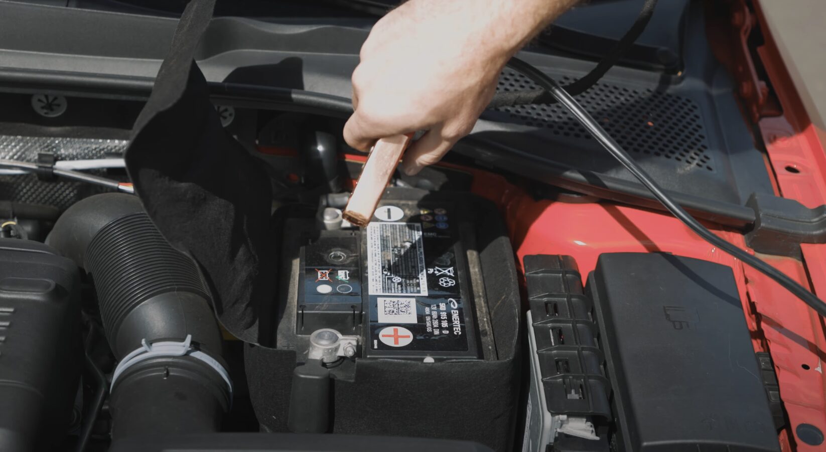 Fast Emergency Towing Response - Brookline Towing Service Emergency towing service responding to a vehicle breakdown with professional equipment