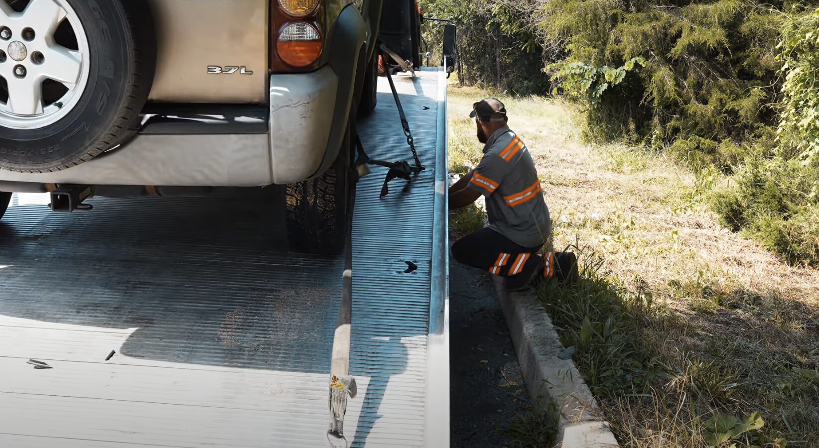 Brookline Towing Service - Roadside Assistance Roadside Assistance - Professional towing service equipment and operations